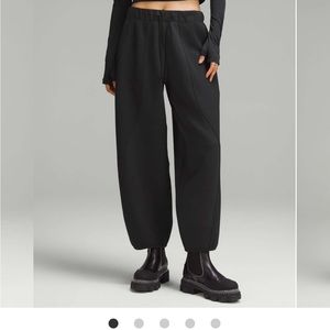 Lululemon Mixed Fabric Relaxed-Fit Tapered High-Rise Pant color black size XL